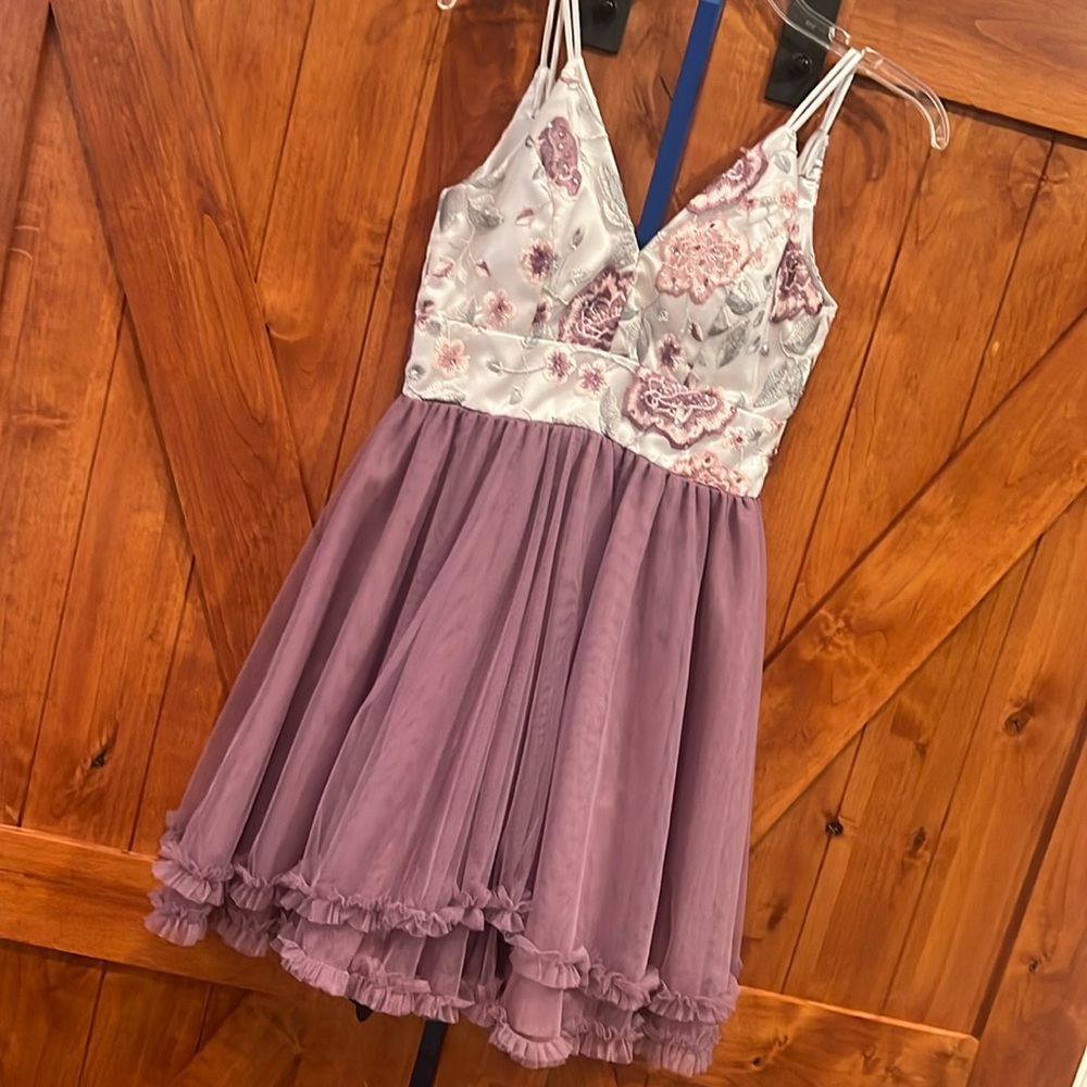 Women’s cocktail dress silver/dusty purple with floral embroidery size 9